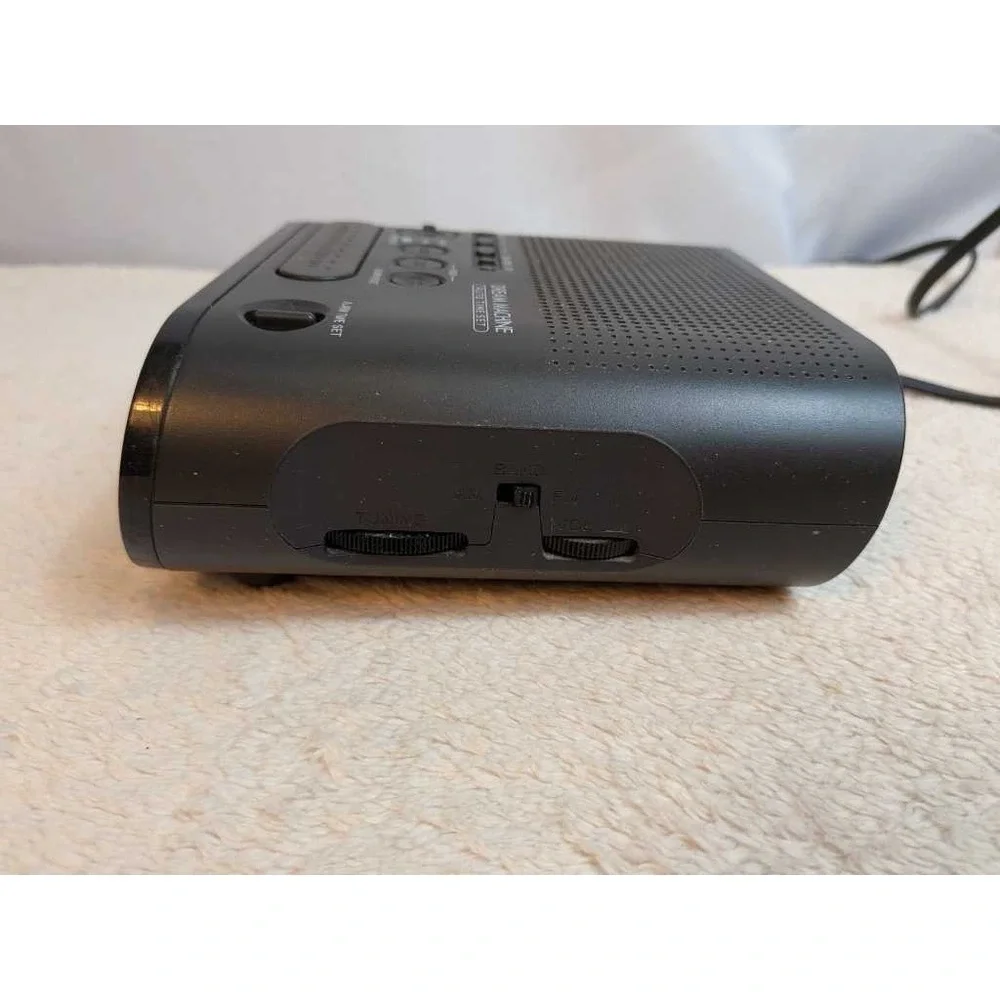 Sony Dream Machine AM FM Clock Radio Alarm Auto Time Set‎ Model ICF-C218